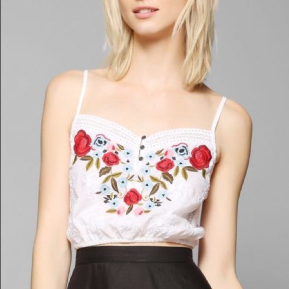NWT Urban outfitters Kimchi Blue Floral white embroidered crop top